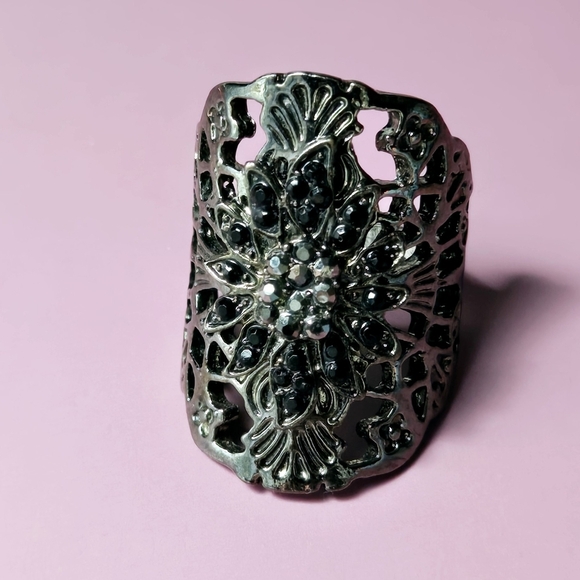 Intricate Dark Black Gray Floral Ring Size 7 - Picture 4 of 16
